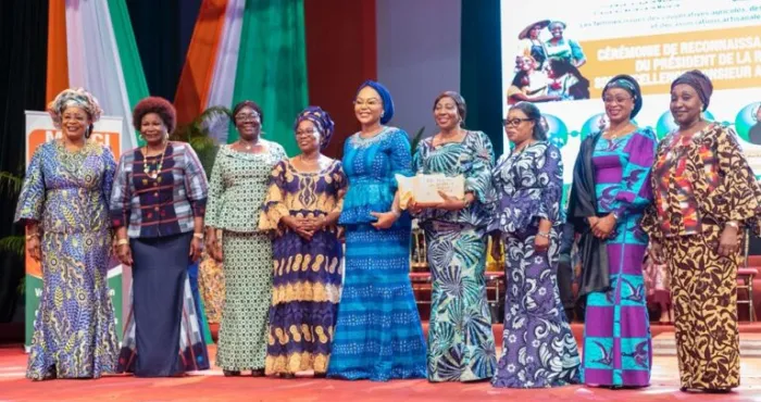 presidentielle-2025-les-femmes-debout-pour-ado-20-millions-fcfa-remis-pour-sa-caution
