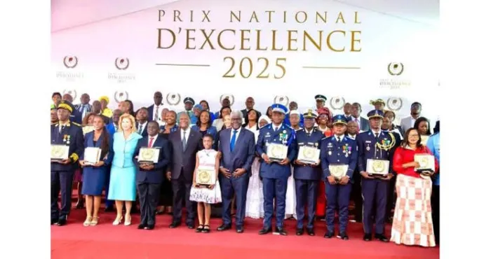 prix-national-dexcellence-2025-livoirien-modele-sous-les-projecteurs-74-laureats-ont-ete-couronnes