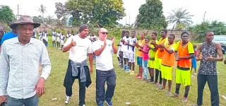 es-agboville-les-bresiliens-presentes-aux-supporteurs-du-club