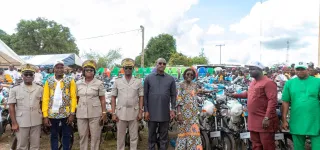 boundiali-pr-mariatou-kone-fait-plusieurs-dons-aux-jeunes