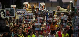 tel-aviv-se-souleve-des-milliers-disraeliens-marchent-pour-la-paix-a-gaza