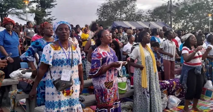 fete-de-lassomption-le-pere-some-appelle-a-se-refugier-sous-le-manteau-de-marie-pour-la-paix