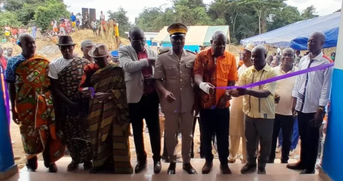 koumelekro-le-conseil-du-cafe-cacao-offre-un-centre-de-sante-integre-aux-populations