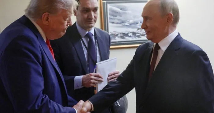 sommet-trump-poutine-des-documents-confidentiels-oublies-par-les-americains-dans-une-imprimante-dun-hotel