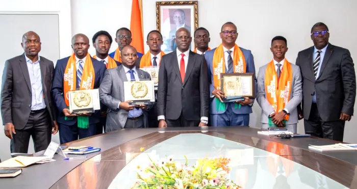 prix-national-dexcellence-2025-pr-adama-diawara-recoit-les-laureats-de-lenseignement-superieur