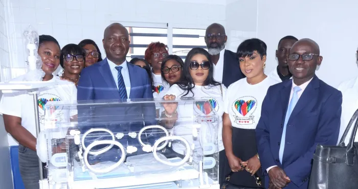 yopougon-le-centre-de-sante-du-quartier-millionnaire-recoit-une-couveuse