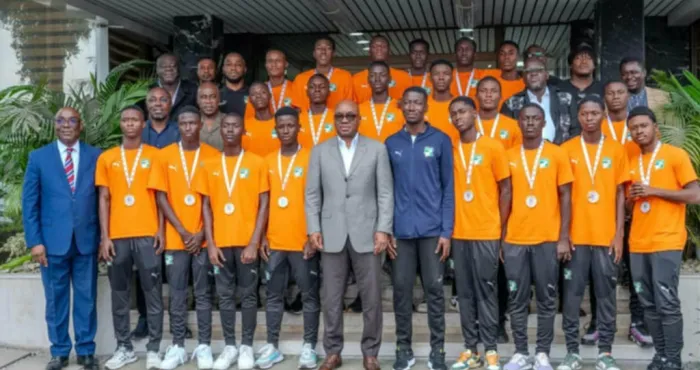 tournoi-de-football-des-jeux-africains-scolaires-2025-la-fif-celebre-les-elephanteaux-u16-medailles-dor