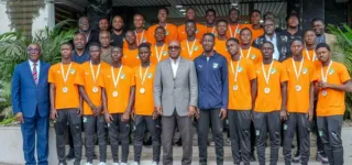 tournoi-de-football-des-jeux-africains-scolaires-2025-la-fif-celebre-les-elephanteaux-u16-medailles-dor