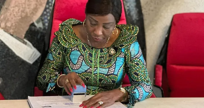 dossier-de-candidature-kandia-fait-signer-les-documents-de-ouattara