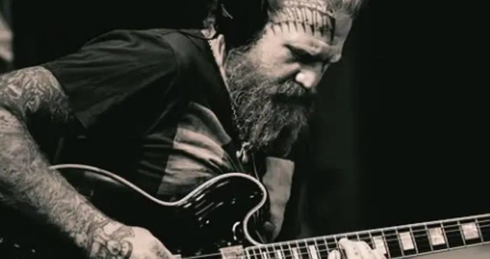 le-guitariste-de-heavy-metal-brent-hinds-se-tue-a-moto-a-51-ans