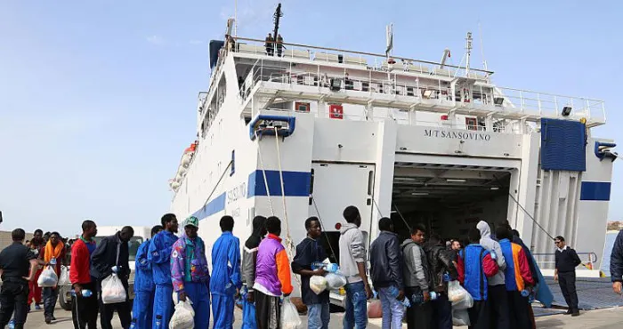 un-bateau-de-sauvetage-de-migrants-attaque-au-large-de-la-libye