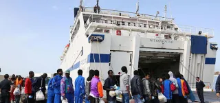 un-bateau-de-sauvetage-de-migrants-attaque-au-large-de-la-libye