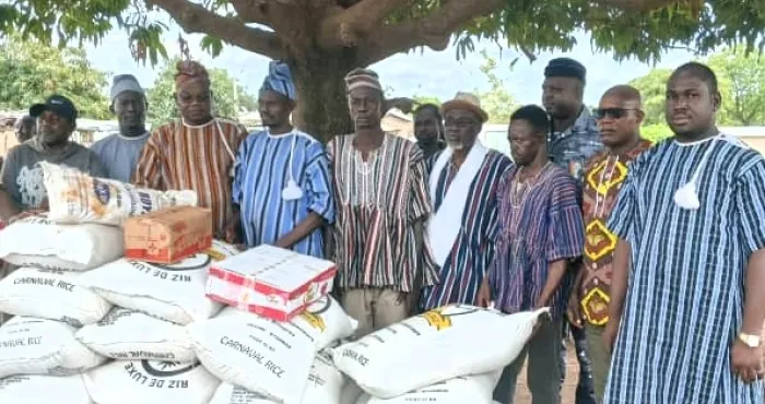solidarite-royale-le-roi-du-bounkani-tend-la-main-aux-deplaces-ghaneens-de-vonkoro
