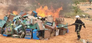 abidjan-110-machines-a-sous-illicites-reduites-en-cendres-par-larjh