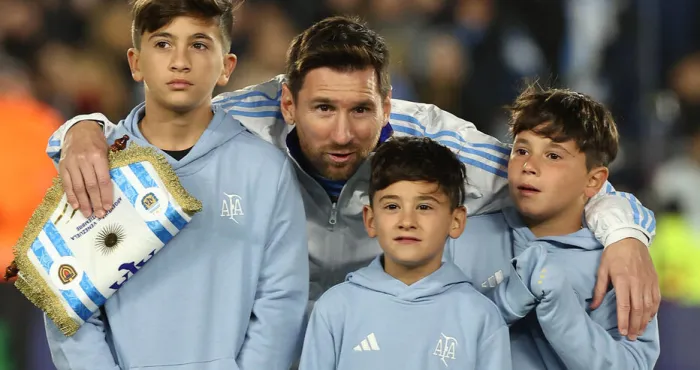 lionel-messi-inscrit-un-double-pour-son-dernier-match-en-argentine