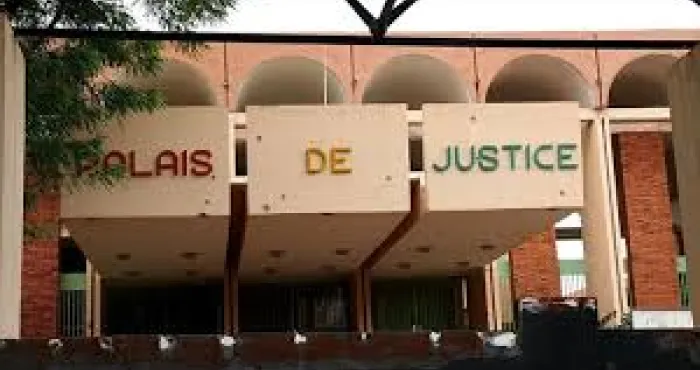 burkina-faso-une-avocate-poursuivie-pour-trahison-et-outrage-au-chef-de-letat-par-le-biais-dune-serie-de-publications-sur-facebook