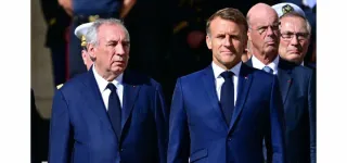 francois-bayrou-remet-sa-demission-a-emmanuel-macron