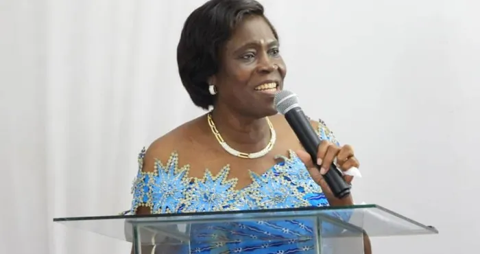 simone-ehivet-fait-des-confidences-sur-ses-parrainages