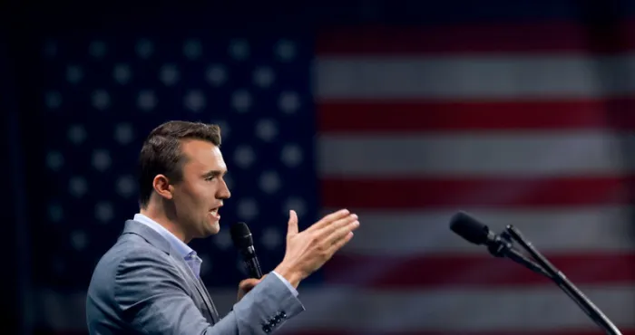 usa-charlie-kirk-assassine-par-balle-un-crime-qui-resonne-dans-toute-lamerique-fracturee