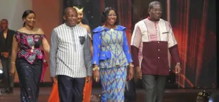 trois-ministres-ivoiriens-se-pretent-au-jeu-du-mannequin-a-un-defile-de-modes