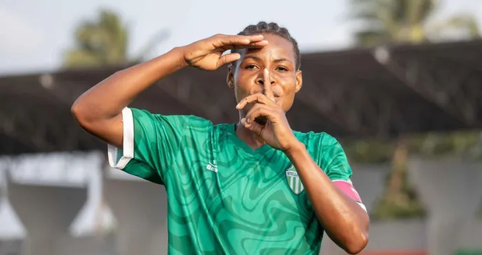 football-feminin-youa-diane-eudoxie-offre-la-victoire-aux-magnans-du-stella-club