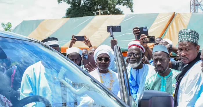 capacite-operationnelle-des-imams-dans-la-bagoue-pr-mariatou-kone-dote-le-cosim-dun-vehicule
