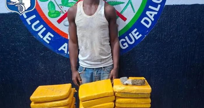 issia-un-dealer-prit-la-main-dans-le-sac-de-drogue-a-son-domicile