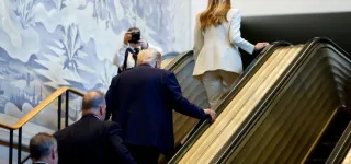donald-trump-bloque-dans-un-escalator-a-lonu-la-maison-blanche-appelle-au-renvoi-du-fautif