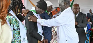 alpha-blondy-georges-momboye-fatou-sylla-et-20-autres-acteurs-culturels-decores-par-la-ministre-francoise-remarck