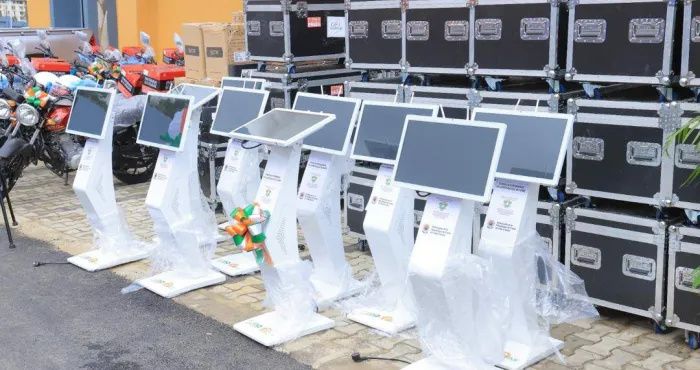 pour-un-service-de-qualite-anne-ouloto-equipe-les-unites-administratives-en-materiel-informatique