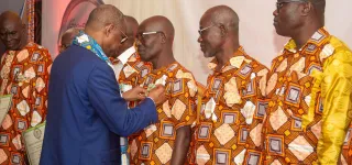 reconnaissance-du-merite-adama-camara-decore-266-employes-dune-entreprise-agroalimentaire