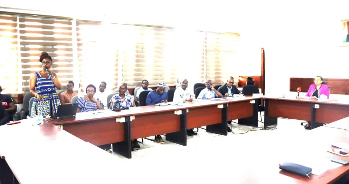 soulager-la-menopause-une-chercheuse-scientifique-ivoirienne-fabrique-un-complement-alimentaire-a-base-de-feuilles-de-manioc