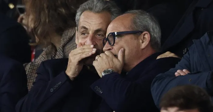 nicolas-sarkozy-dans-les-tribunes-du-parc-des-princes-pour-la-rencontre-psg-auxerre-apres-sa-condamnation-a-5-ans-de-prison