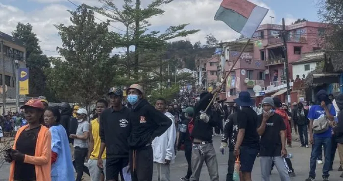 madagascar-de-nouveaux-affrontements-a-antananarivo-des-morts-denombres-parmi-les-manifestants