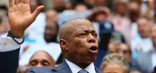 elections-municipales-en-amerique-le-maire-de-new-york-renonce-a-sa-candidature