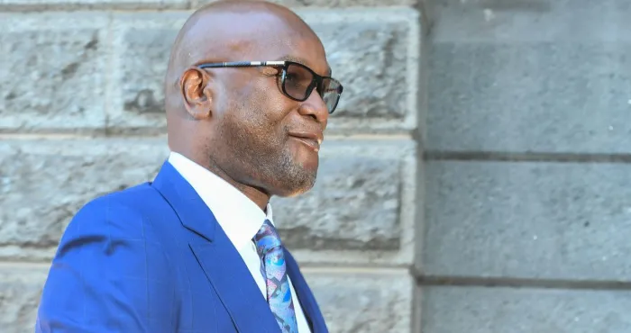 lambassadeur-dafrique-du-sud-en-france-retrouve-mort-au-pied-dun-hotel-a-paris