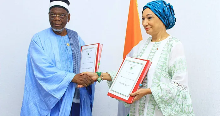 signature-dune-convention-historique-entre-le-ministere-de-la-culture-et-le-cosim-pour-la-sauvegarde-des-manuscrits-islamiques-anciens-de-cote-divoire