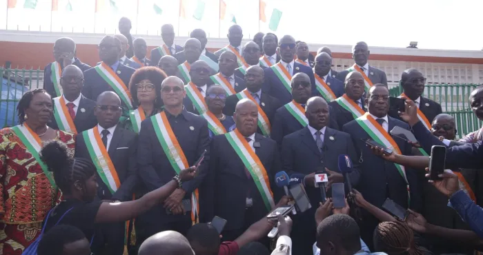 des-deputes-des-groupes-parlementaires-de-lopposition-boycottent-louverture-de-la-2eme-session-de-lannee-2025