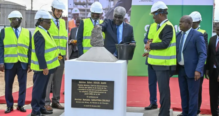 filiere-petroliere-les-travaux-de-construction-dun-vaste-complexe-lances