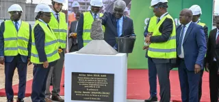 filiere-petroliere-les-travaux-de-construction-dun-vaste-complexe-lances