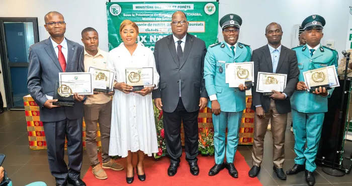 prix-national-dexcellence-2025-le-ministre-tchagba-honore-plusieurs-acteurs-de-la-preservation-de-la-foret