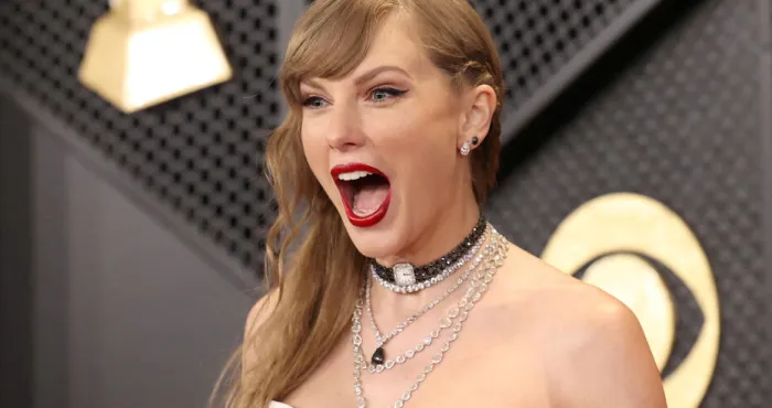 le-nouvel-album-de-taylor-swift-devient-lalbum-le-plus-ecoute-avec-2-7-millions-dexemplaires-vendus-des-le-premier-jour-de-sa-sortie-aux-etats-unis