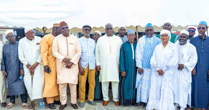 presidentielle-2025-le-ministre-tchagba-laurent-et-les-imams-prient-pour-la-paix-et-lunite-a-marcory