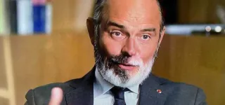 france-lex-premier-ministre-edouard-philippe-appelle-emmanuel-macron-a-organiser-une-election-presidentielle-anticipee