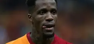 agace-par-une-rumeur-quil-qualifie-dabsurde-wilfried-zaha-cris-son-ras-le-bol