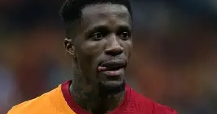 agace-par-une-rumeur-quil-qualifie-dabsurde-wilfried-zaha-cris-son-ras-le-bol