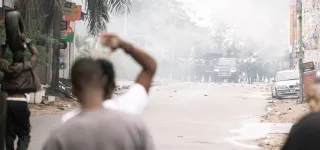 marche-de-lopposition-les-forces-de-lordre-dispersent-les-manifestants-a-blockhaus-et-anono