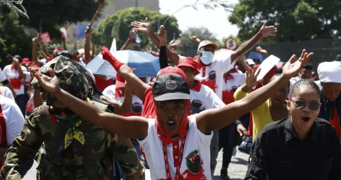 crise-a-madagascar-andry-rajoelina-denonce-une-tentative-de-prise-du-pouvoir-par-la-force-situation-toujours-incertaine