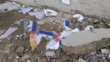 des affiches de simone ehivet dechirees a songon