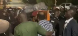 blocus-devant-sa-residence-affi-nous-sommes-dans-notre-pays-qui-est-un-pays-dinsecurite